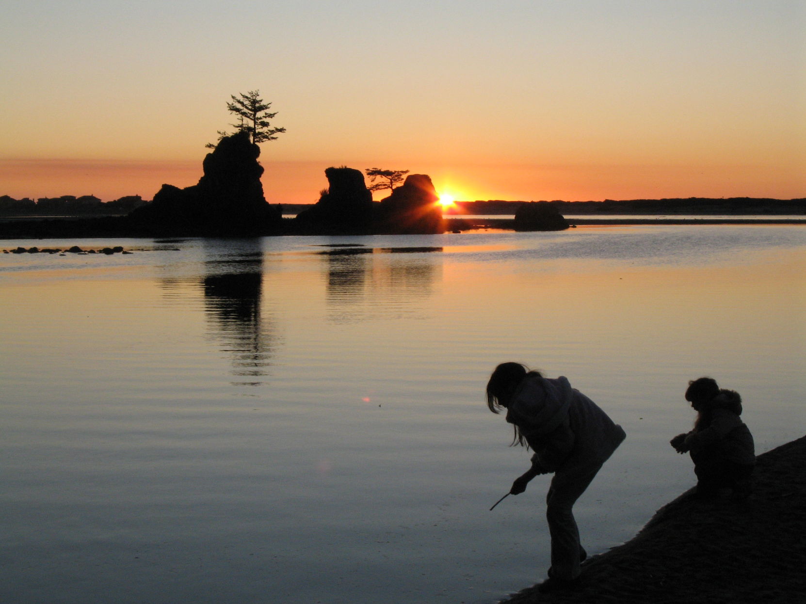 Two sisters paying at Three Brothers Rocks